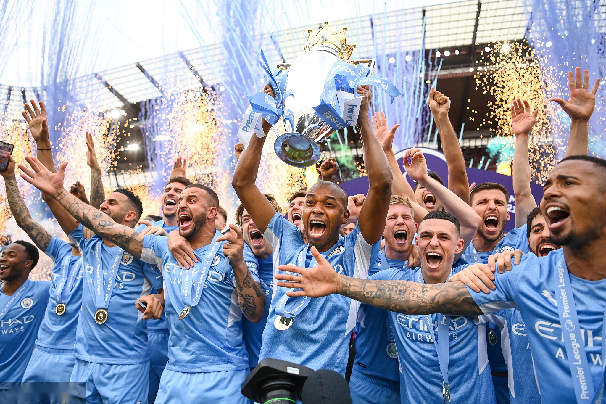 悼念若塔，姆巴佩进球后比出“20”和祈祷的手势.